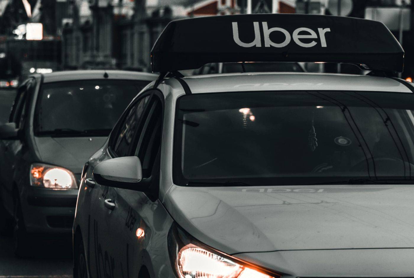 ‘Tietenfestijn’ dankzij camerabril; ChatGPT voorspelt je dag; Recordboete AP voor Uber van de VVD-lobby; Meta nu echt benauwd